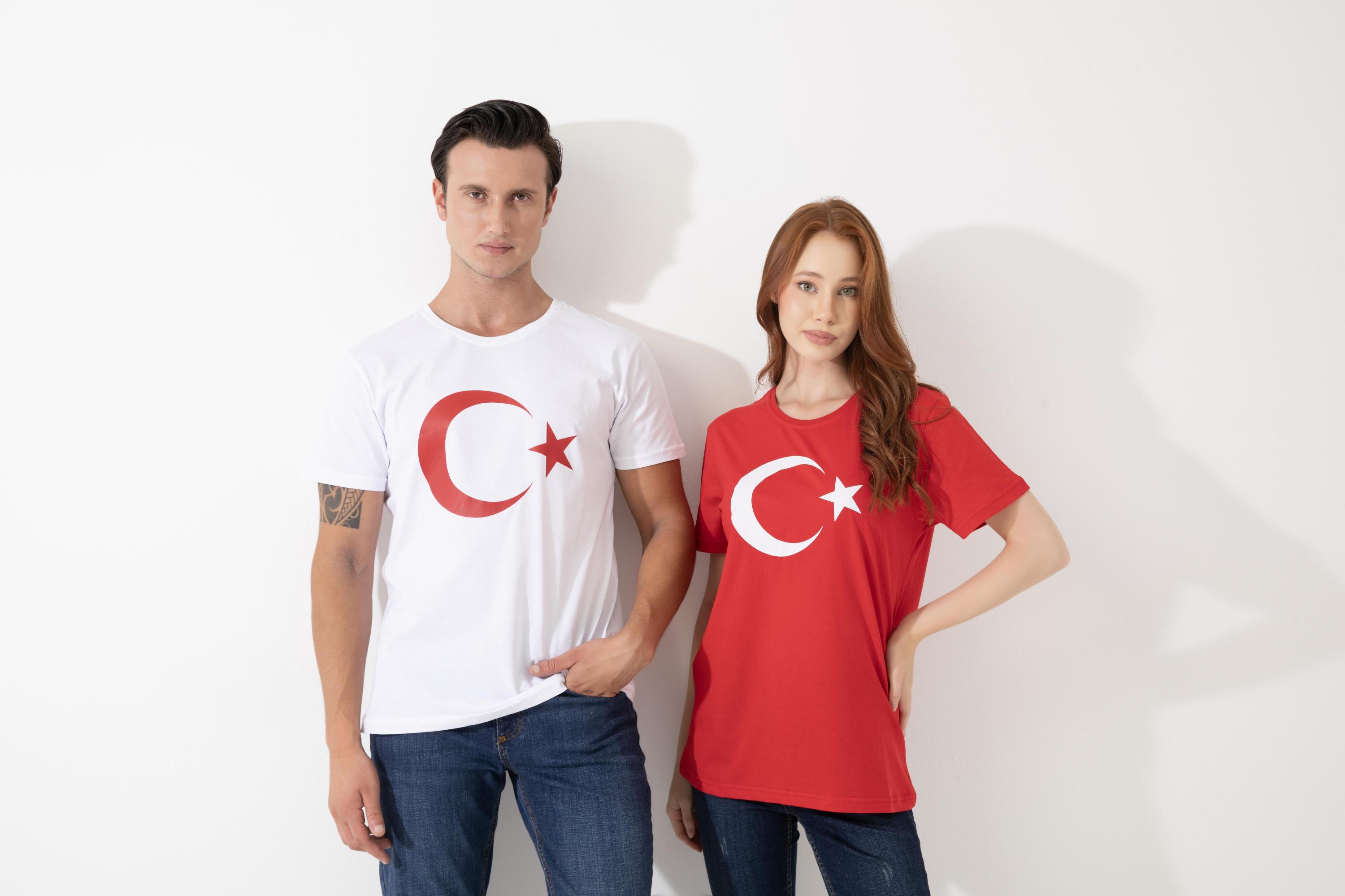 FFM%20İSTANBUL%20AY%20YILDIZ%20BASKILI%20BEYAZ%20BASIC%20T-SHIRT