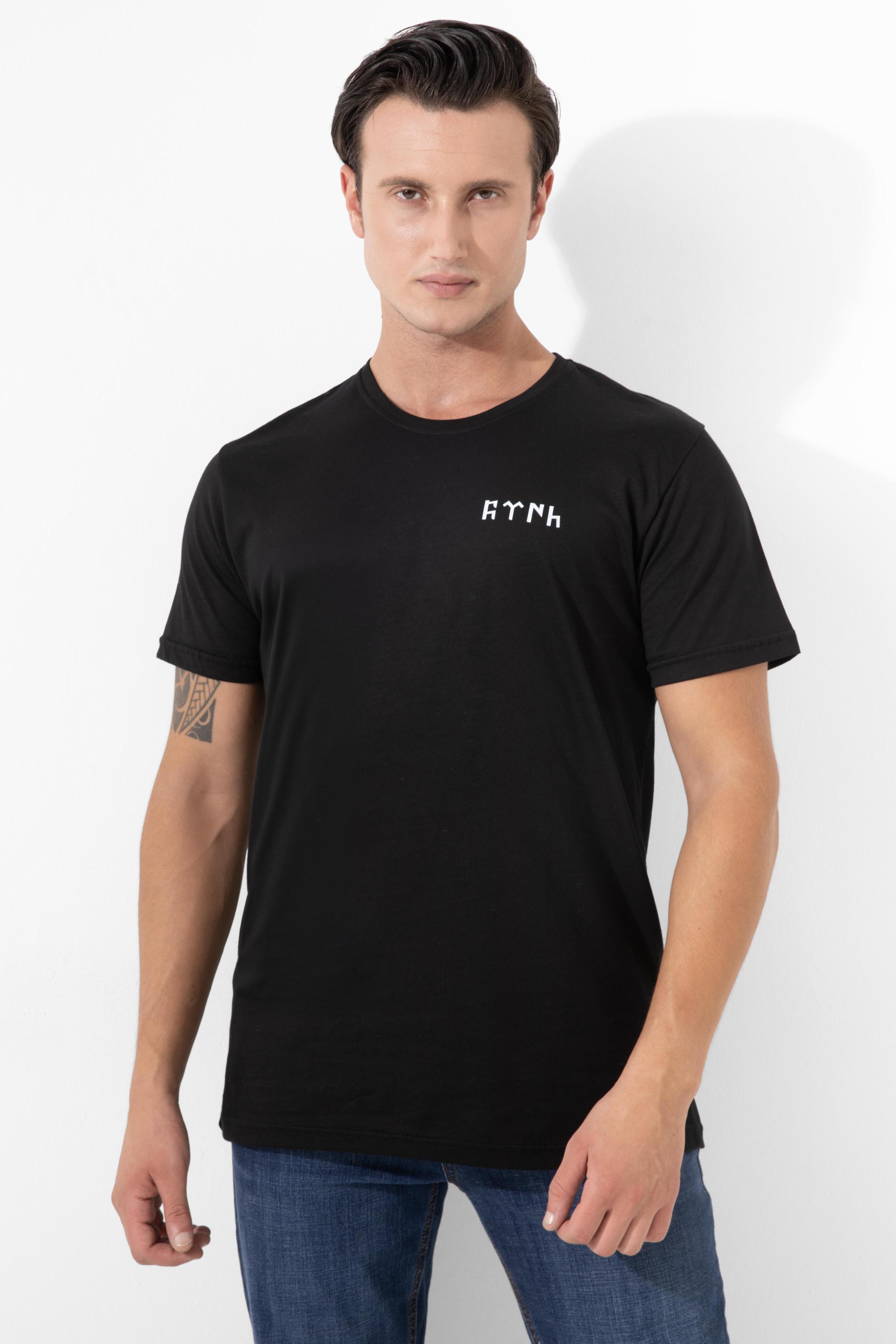 FFM%20İSTANBUL%20GÖKTÜRK%20ALFABESİ%20İLE%20TÜRK%20YAZILI%20SIRT%20BASKILI%20SİYAH%20BASIC%20T-SHIRT