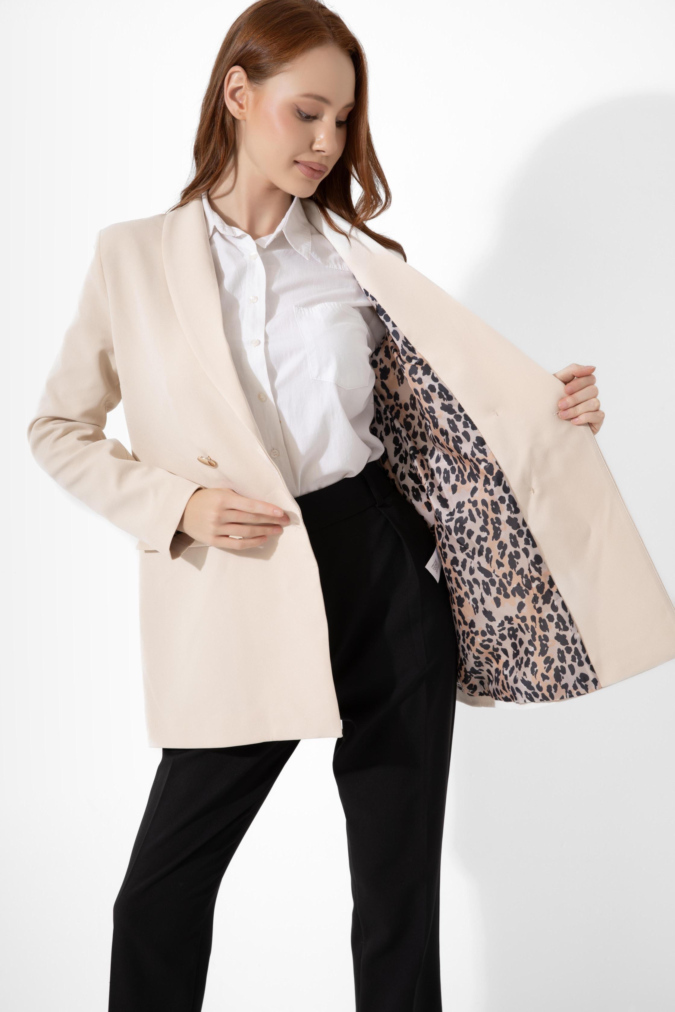 A&B%20FASHION%20DESIGN%20Mısra%20Leopar%20Detaylı%20Krem%20Blazer%20Ceket%20