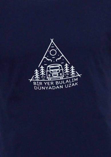 FFM İSTANBUL BİR YER BULALIM DÜNYADAN UZAK YAZILI BASIC T-SHIRT